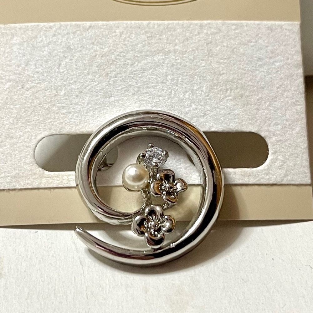 Pearl brooch